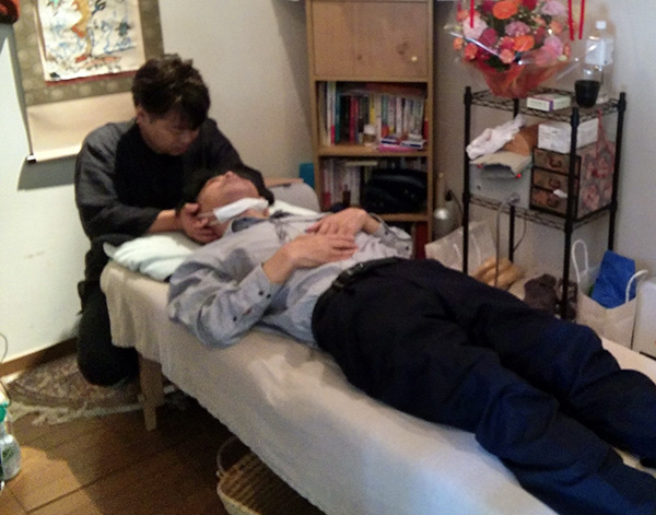 施術中